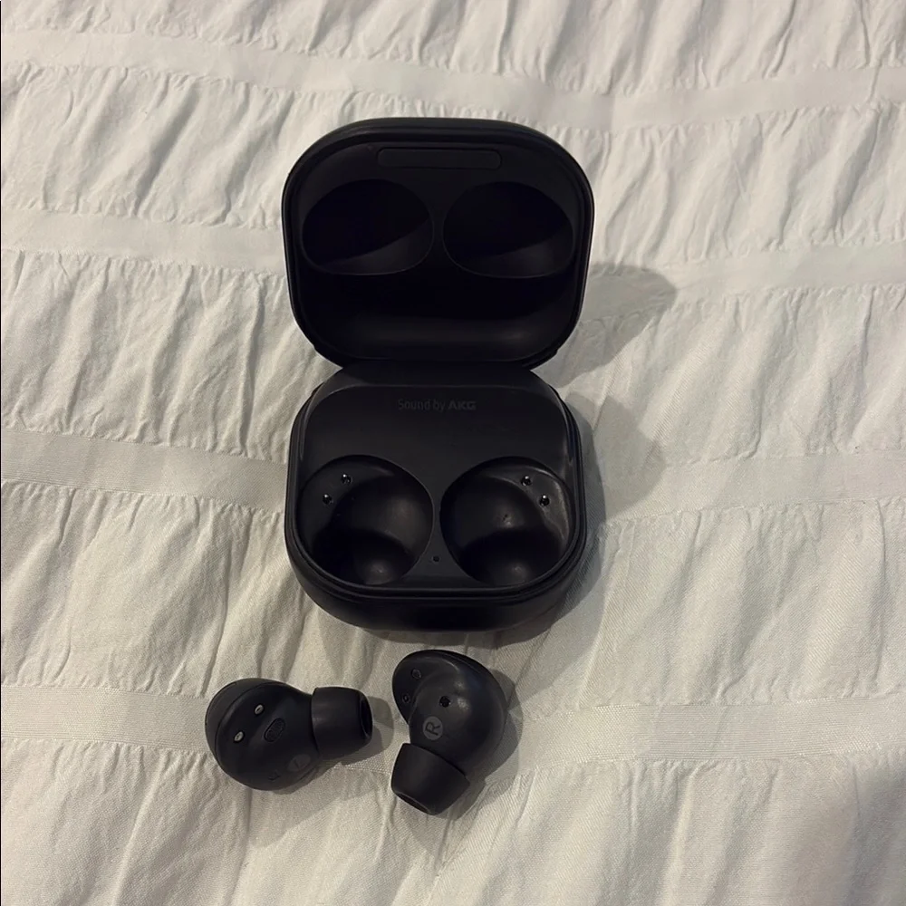 Samsung Buds2 Pro Black with Charging Case & USB cable